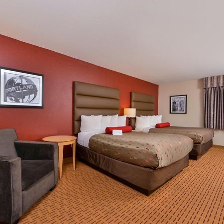 Clackamas Inn And Suites Zewnętrze zdjęcie