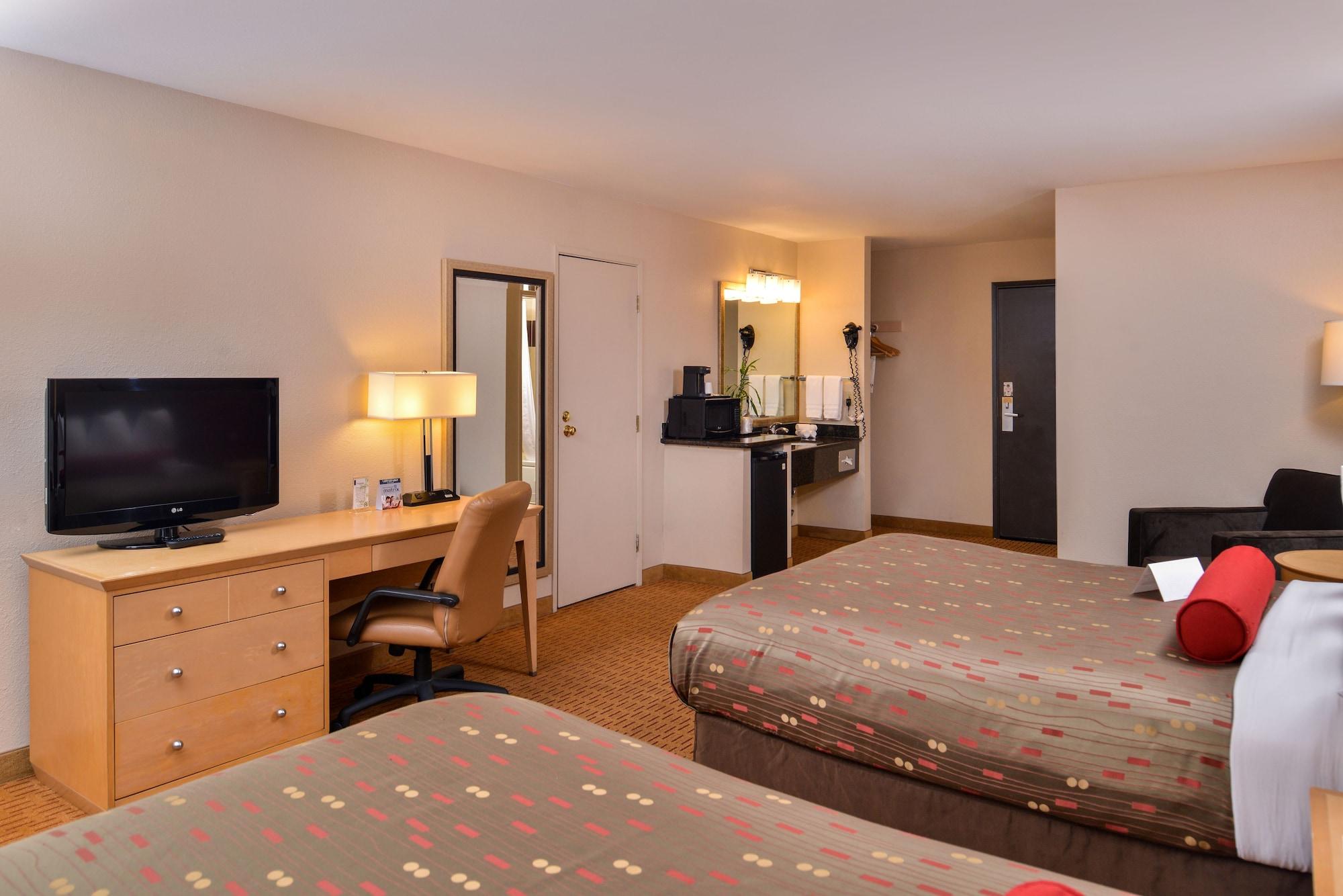 Clackamas Inn And Suites Zewnętrze zdjęcie