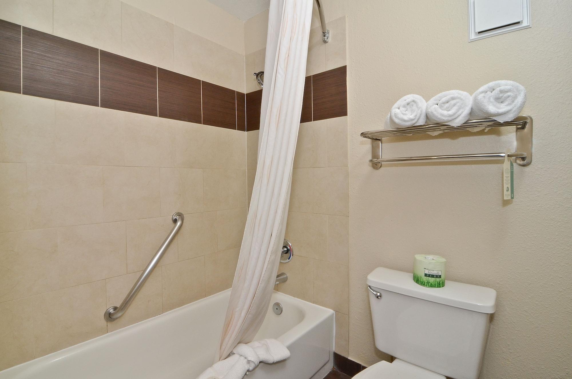 Clackamas Inn And Suites Zewnętrze zdjęcie