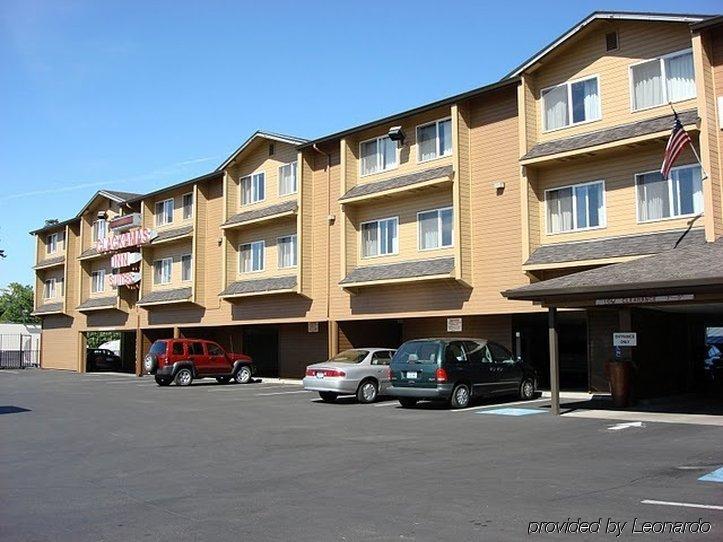 Clackamas Inn And Suites Zewnętrze zdjęcie