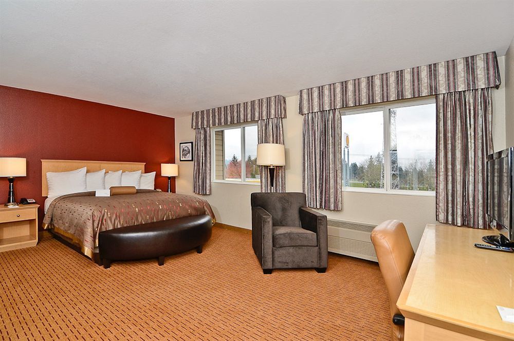 Clackamas Inn And Suites Zewnętrze zdjęcie