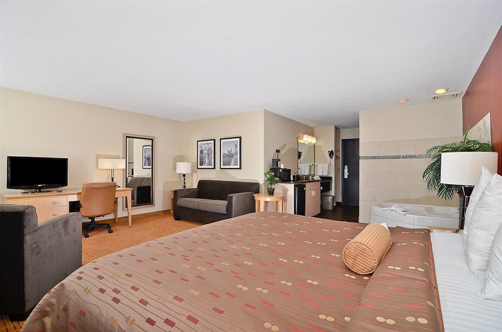 Clackamas Inn And Suites Zewnętrze zdjęcie