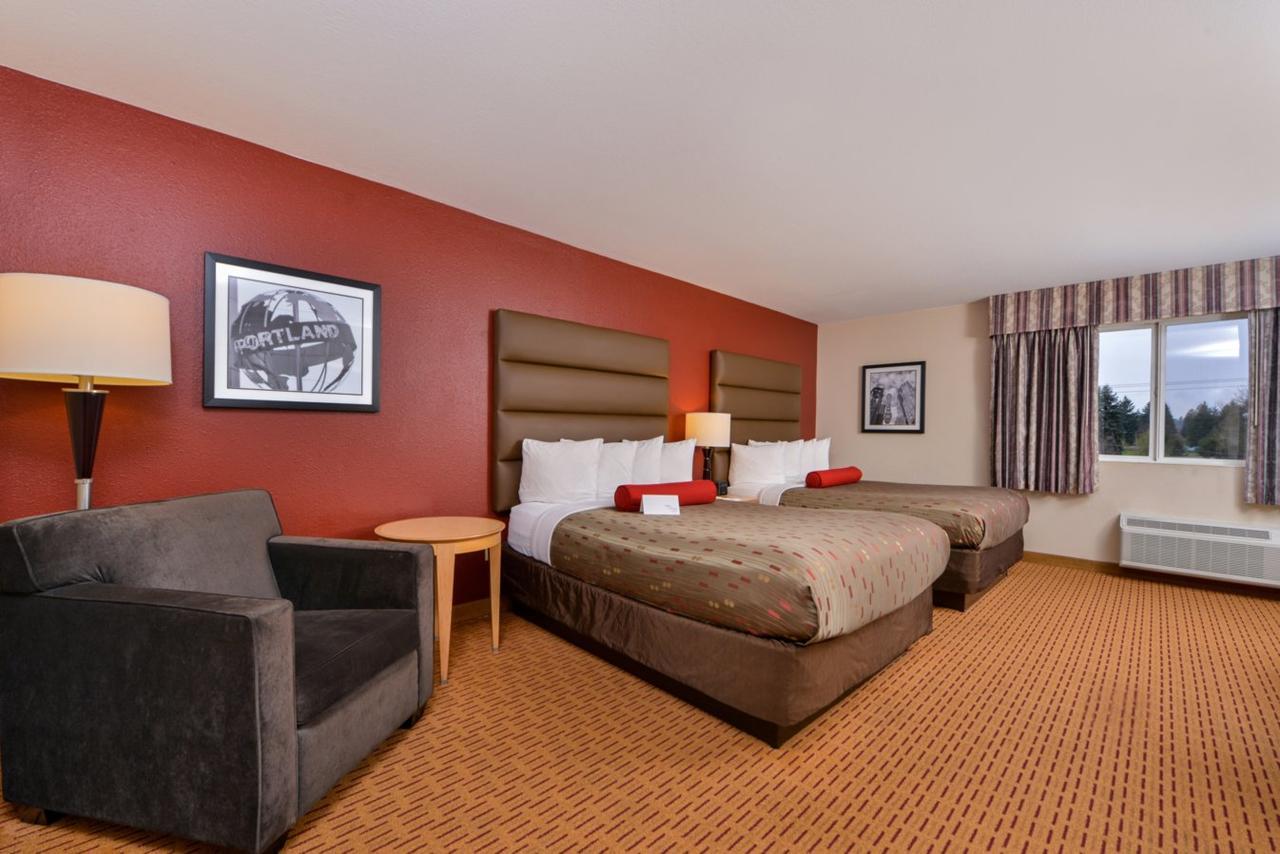 Clackamas Inn And Suites Zewnętrze zdjęcie