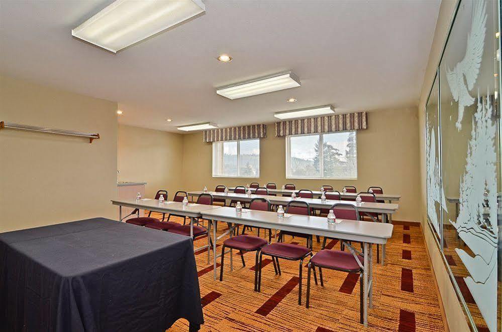 Clackamas Inn And Suites Zewnętrze zdjęcie