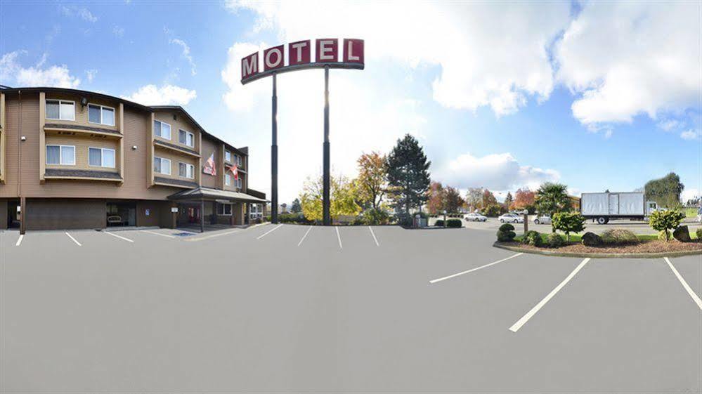 Clackamas Inn And Suites Zewnętrze zdjęcie