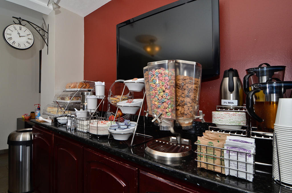 Clackamas Inn And Suites Zewnętrze zdjęcie